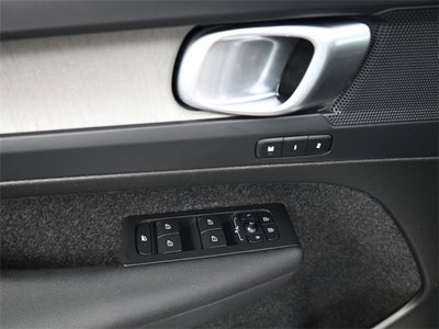 2024 Volvo XC40 B5 Plus Bright Theme