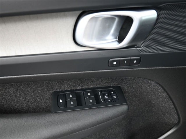 2024 Volvo XC40 B5 Plus Bright Theme