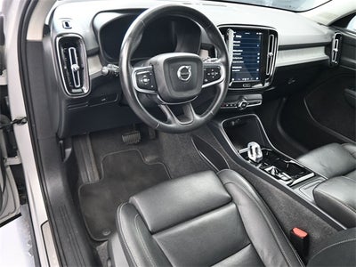 2024 Volvo XC40 B5 Plus Bright Theme