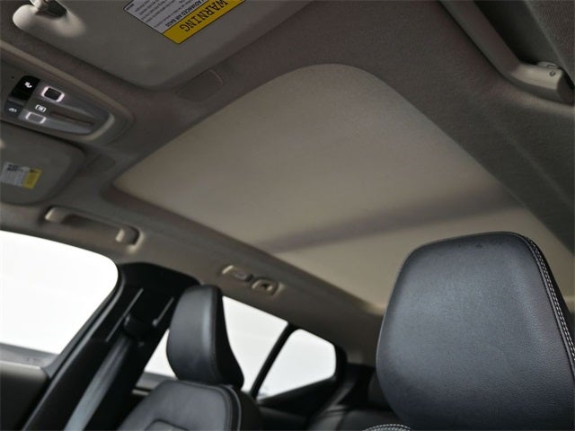 2024 Volvo XC40 B5 Plus Bright Theme