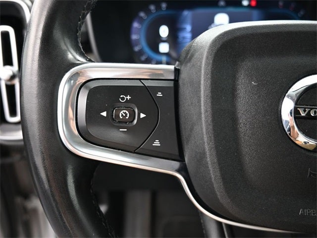 2024 Volvo XC40 B5 Plus Bright Theme