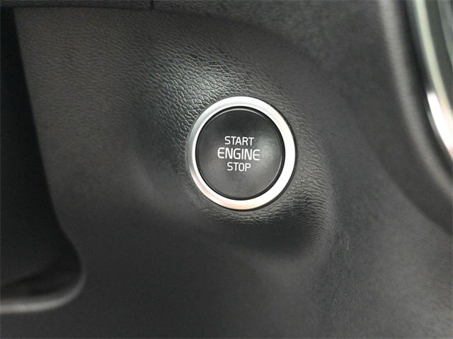 2024 Volvo XC40 B5 Plus Bright Theme