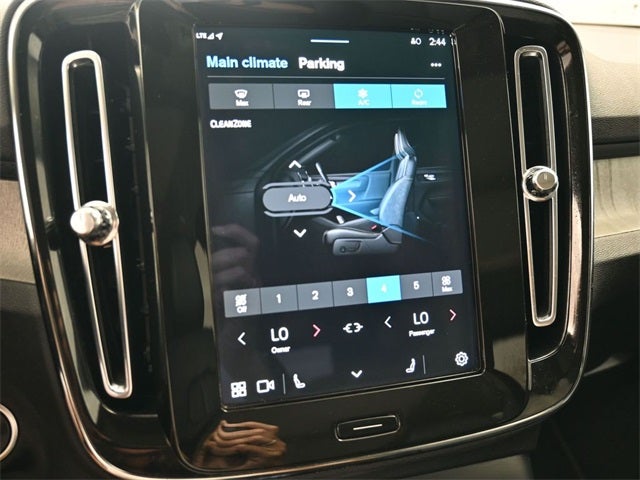 2024 Volvo XC40 B5 Plus Bright Theme