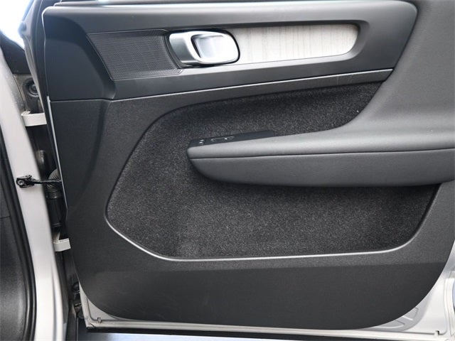 2024 Volvo XC40 B5 Plus Bright Theme