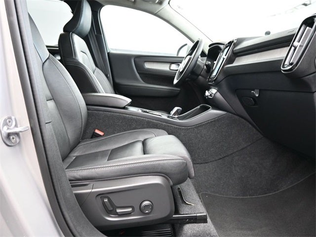 2024 Volvo XC40 B5 Plus Bright Theme