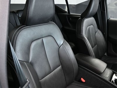 2024 Volvo XC40 B5 Plus Bright Theme