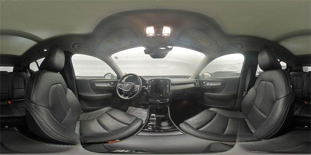 2024 Volvo XC40 B5 Plus Bright Theme