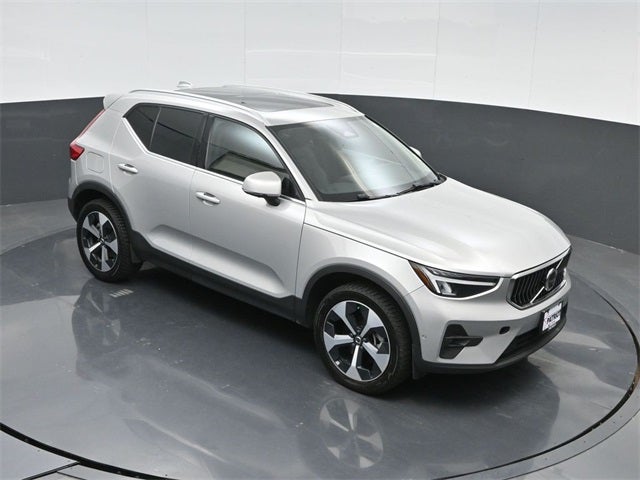 2024 Volvo XC40 B5 Plus Bright Theme