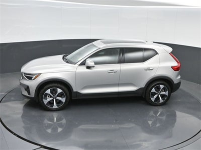 2024 Volvo XC40 B5 Plus Bright Theme