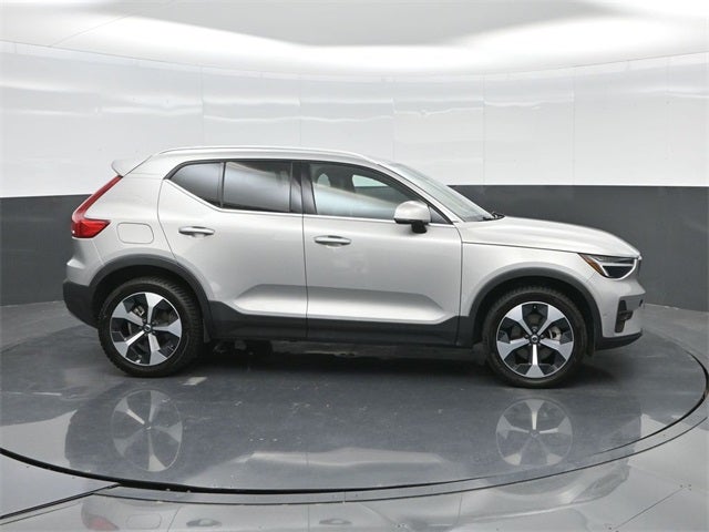 2024 Volvo XC40 B5 Plus Bright Theme