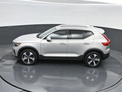 2024 Volvo XC40 B5 Plus Bright Theme