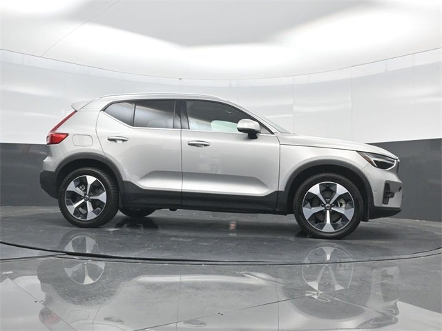 2024 Volvo XC40 B5 Plus Bright Theme
