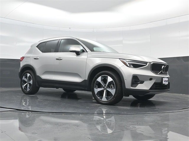 2024 Volvo XC40 B5 Plus Bright Theme