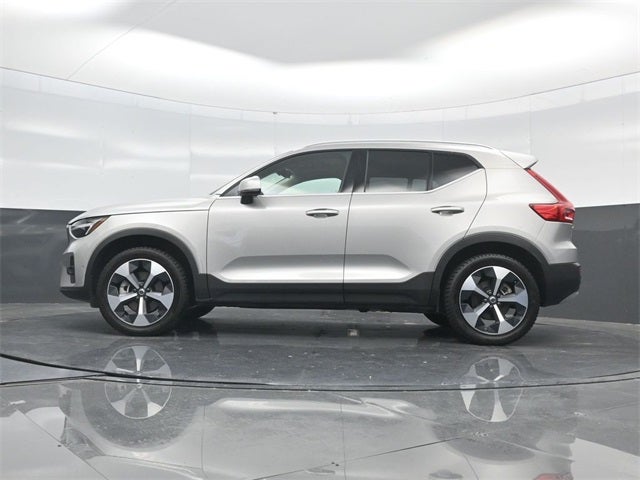 2024 Volvo XC40 B5 Plus Bright Theme