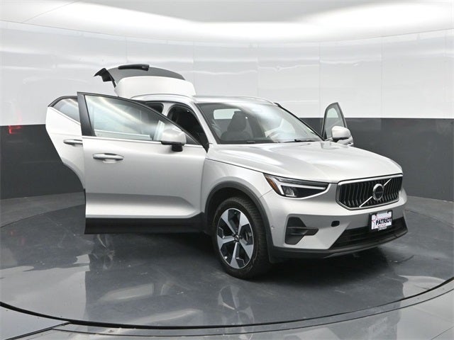 2024 Volvo XC40 B5 Plus Bright Theme