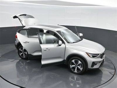2024 Volvo XC40 B5 Plus Bright Theme