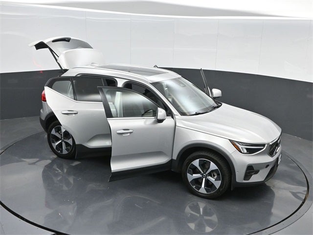 2024 Volvo XC40 B5 Plus Bright Theme