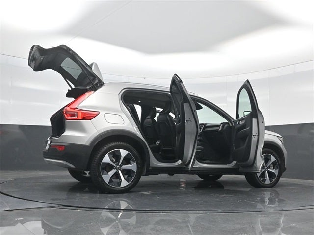 2024 Volvo XC40 B5 Plus Bright Theme