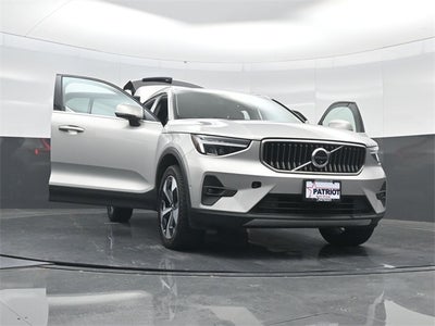 2024 Volvo XC40 B5 Plus Bright Theme