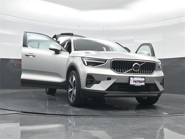2024 Volvo XC40 B5 Plus Bright Theme
