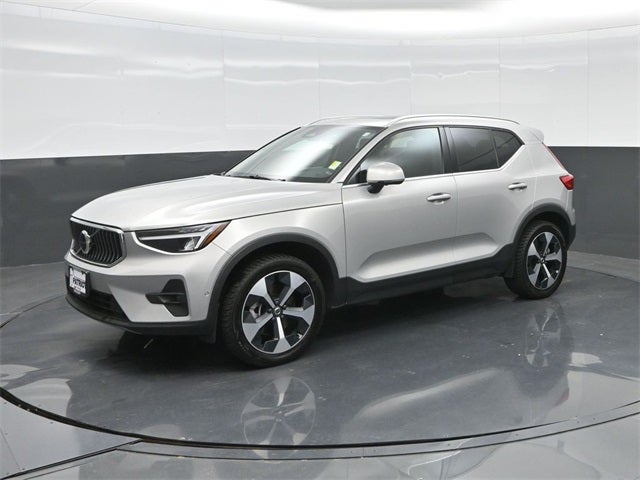 2024 Volvo XC40 B5 Plus Bright Theme