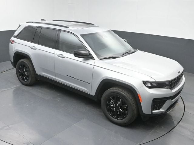 2026 Jeep Grand Cherokee Laredo Altitude