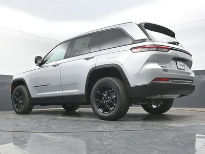 2026 Jeep Grand Cherokee Laredo Altitude