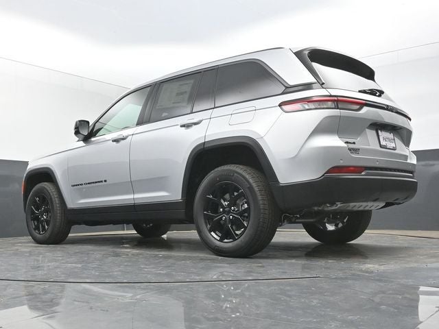 2026 Jeep Grand Cherokee Laredo Altitude