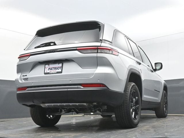 2026 Jeep Grand Cherokee Laredo Altitude