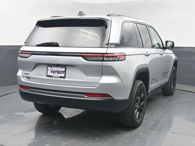 2026 Jeep Grand Cherokee Laredo Altitude