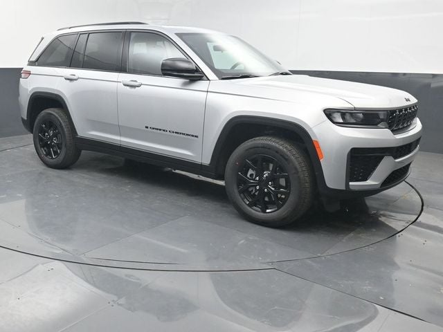 2026 Jeep Grand Cherokee Laredo Altitude