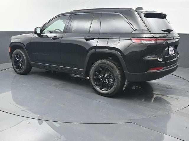 2026 Jeep Grand Cherokee Laredo Altitude