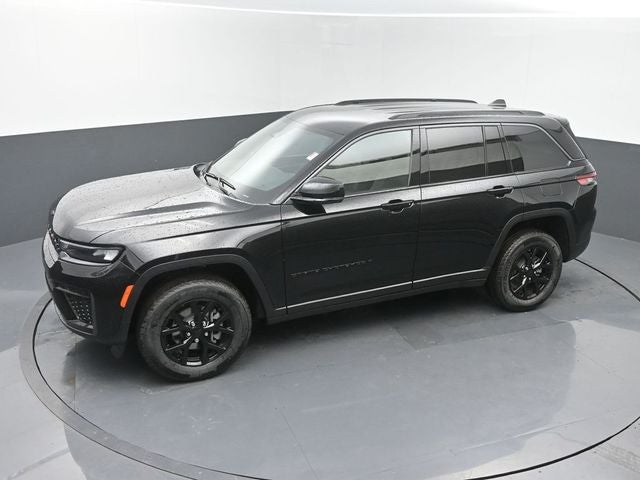 2026 Jeep Grand Cherokee Laredo Altitude