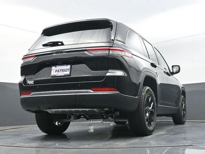 2026 Jeep Grand Cherokee Laredo Altitude