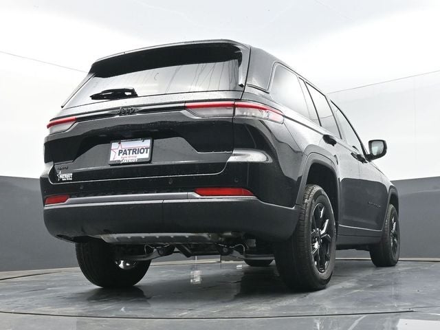 2026 Jeep Grand Cherokee Laredo Altitude