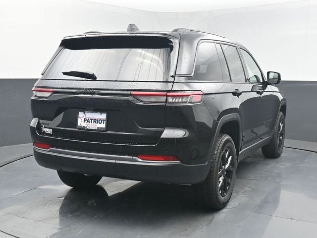 2026 Jeep Grand Cherokee Laredo Altitude