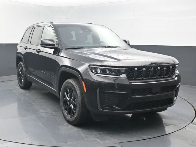 2026 Jeep Grand Cherokee Laredo Altitude
