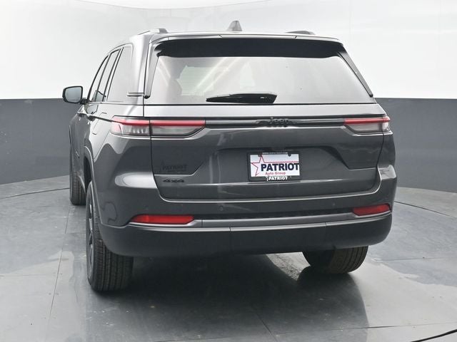 2026 Jeep Grand Cherokee Laredo