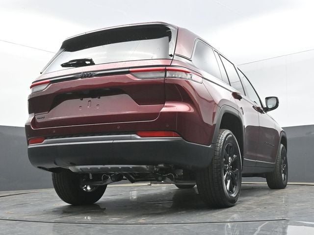 2026 Jeep Grand Cherokee Laredo Altitude
