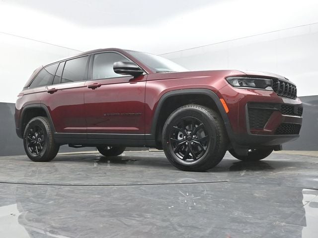 2026 Jeep Grand Cherokee Laredo Altitude