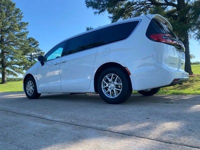 2027 Chrysler Pacifica Select