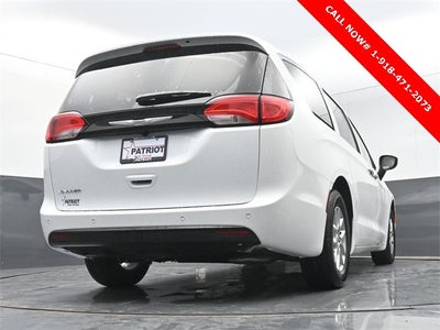 2026 Chrysler Voyager LX