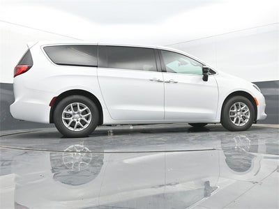 2026 Chrysler Voyager LX