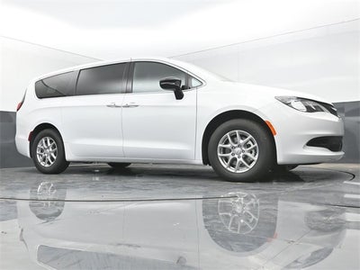 2026 Chrysler Voyager LX