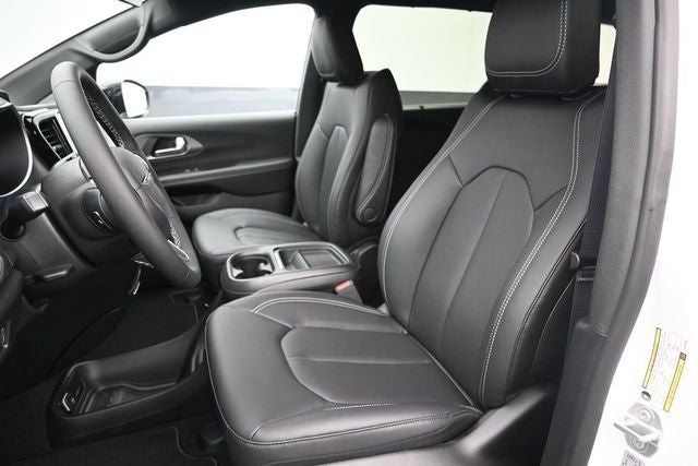2027 Chrysler Pacifica LX