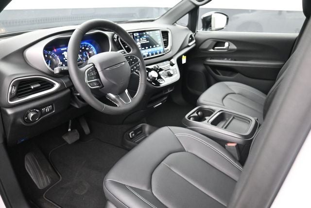 2027 Chrysler Pacifica LX