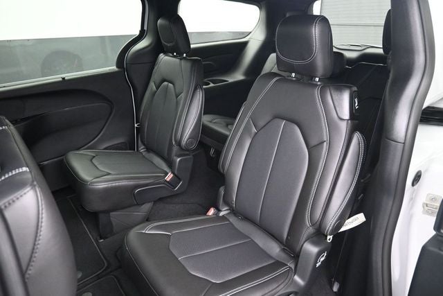 2027 Chrysler Pacifica LX