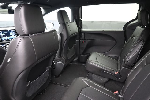 2027 Chrysler Pacifica LX