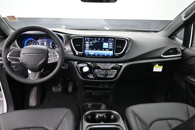 2027 Chrysler Pacifica LX