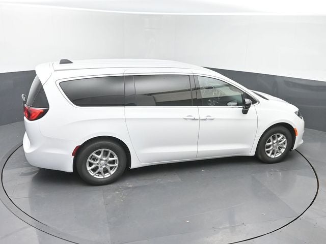 2027 Chrysler Pacifica LX